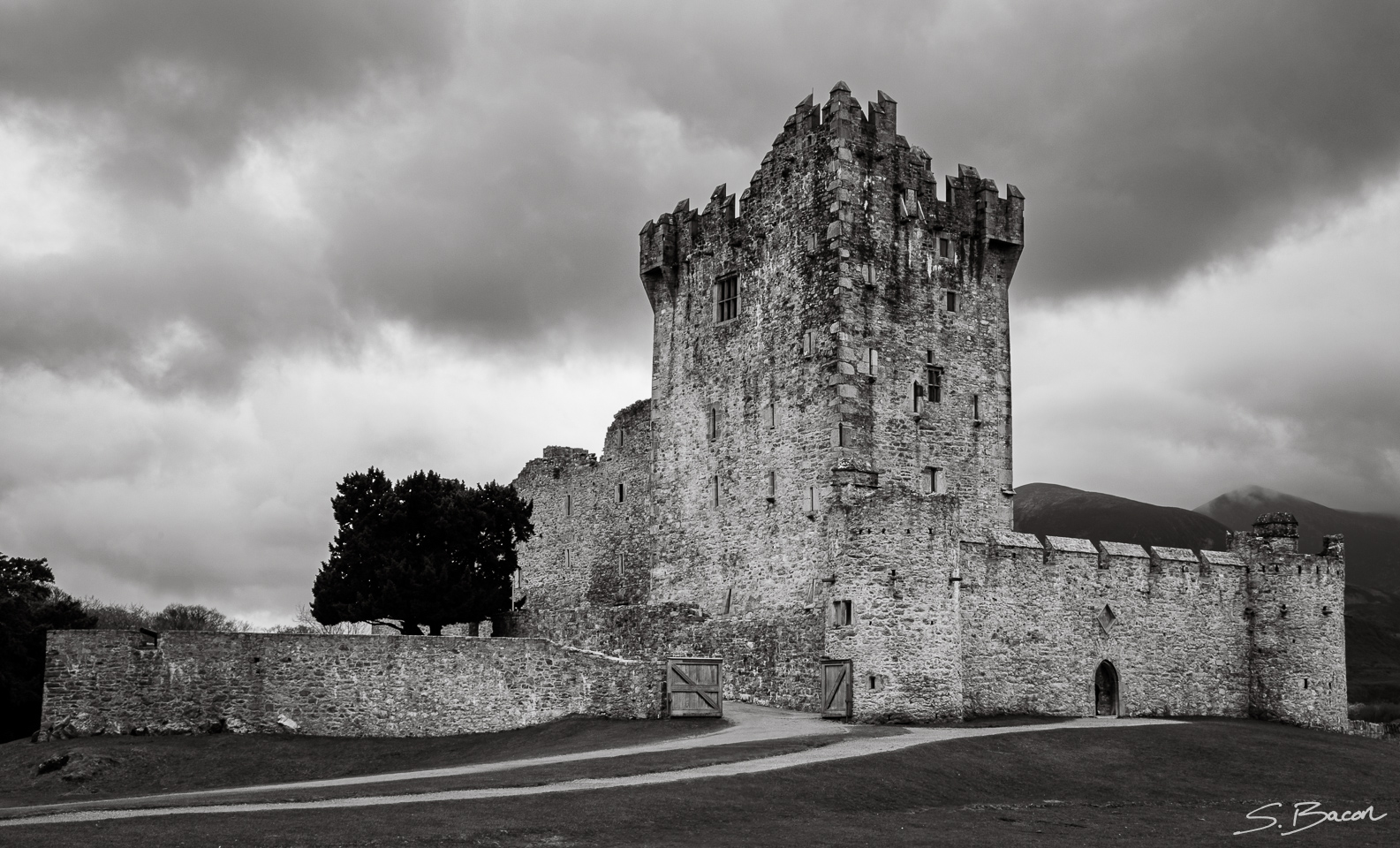 Ross Castle, 15th-century - County Kerry, Ireland